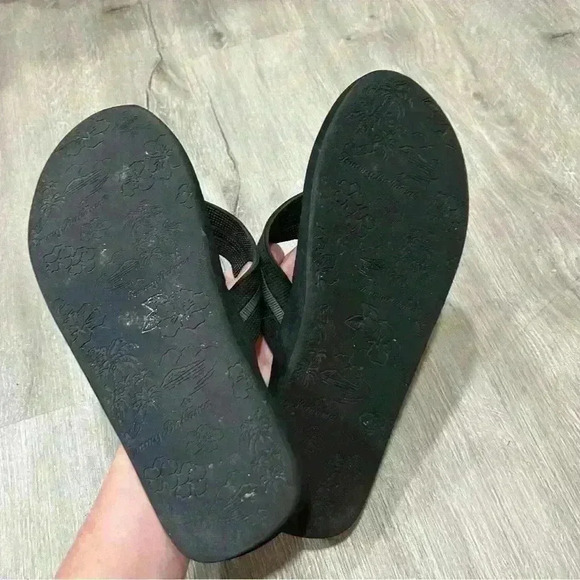 Tommy Bahama Men’s Taheeti Flip-Flops - Picture 5 of 5